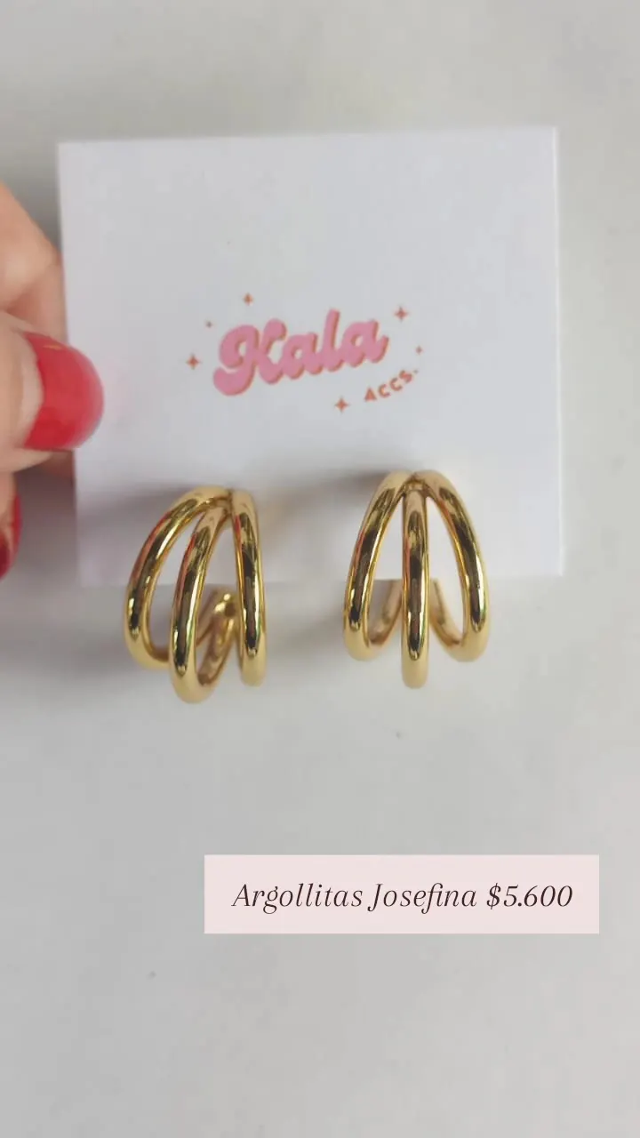 Argollitas Josefina: aros de tres argollas gruesas superpuestas, en dorado.