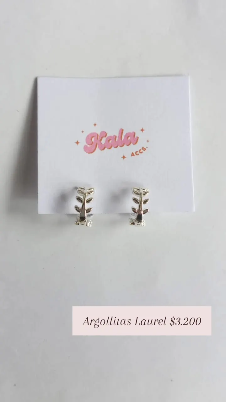 Argollitas Laurel: aros pequeños con hojitas de laurel, en plateado.