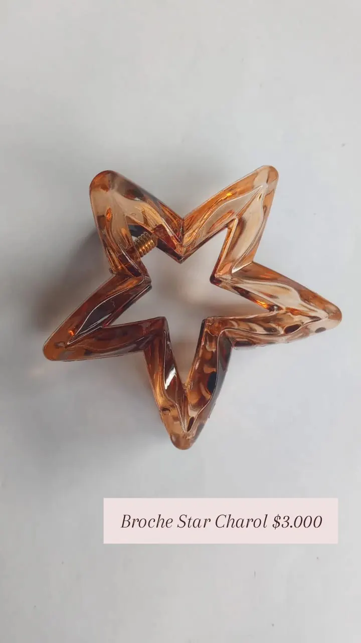 Broche Star Charol: pinza para el pelo con forma de estrella en acetato ámbar.